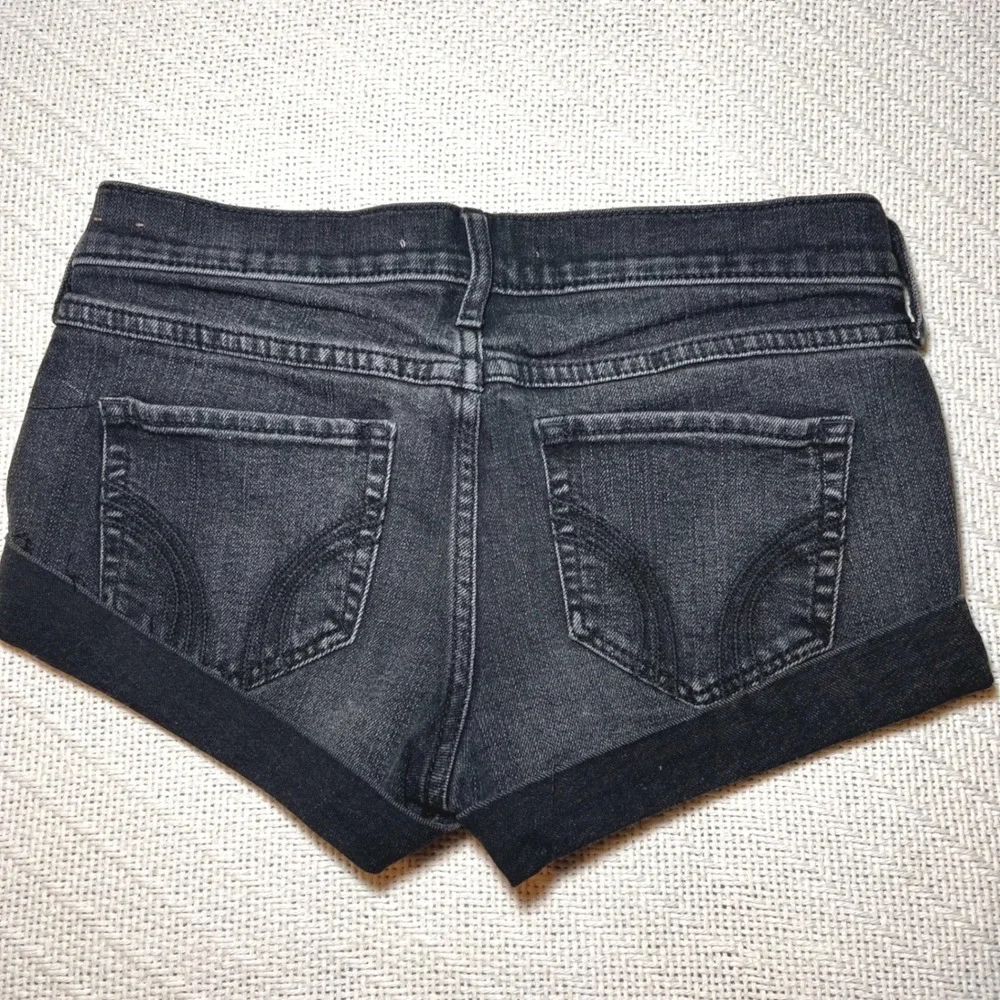 Hollister Women Black Denim Low Rise Cuffed Shorts Size 3 W26 Cut Offs